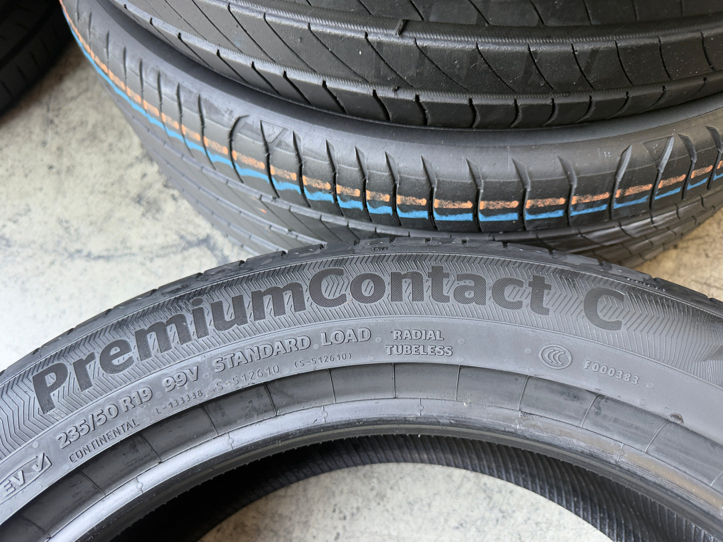 Usato: 4 Pneumatici Continental PremiumContact C 235/50R19 99V FR EVc Estivi 90% Residui