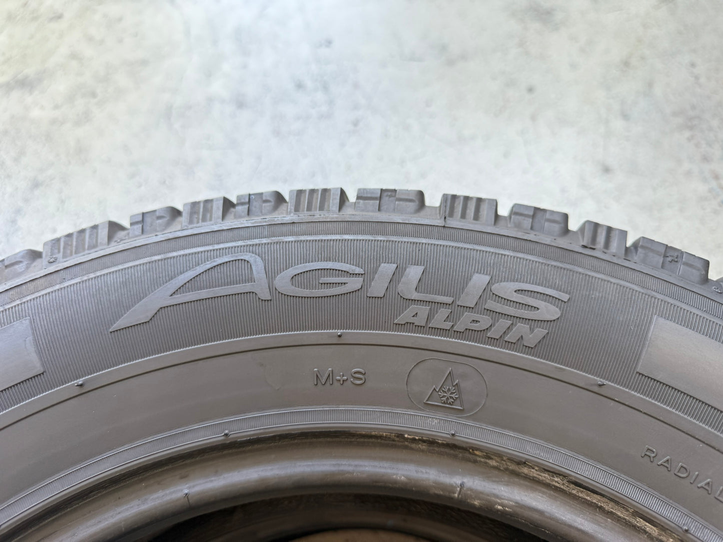 Usato: 2 Gomme 215/65R16C 109/107R Michelin Invernali 80% residui