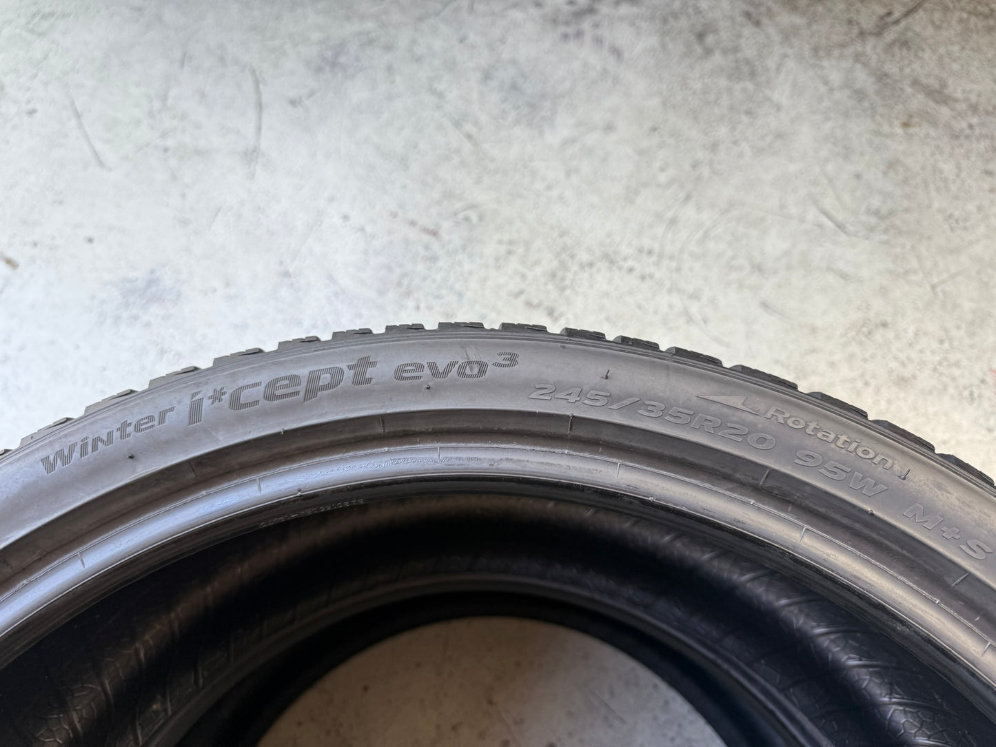 Usato: 2 Gomme 245/35R20 95W XL Hankook Invernali 85% residui