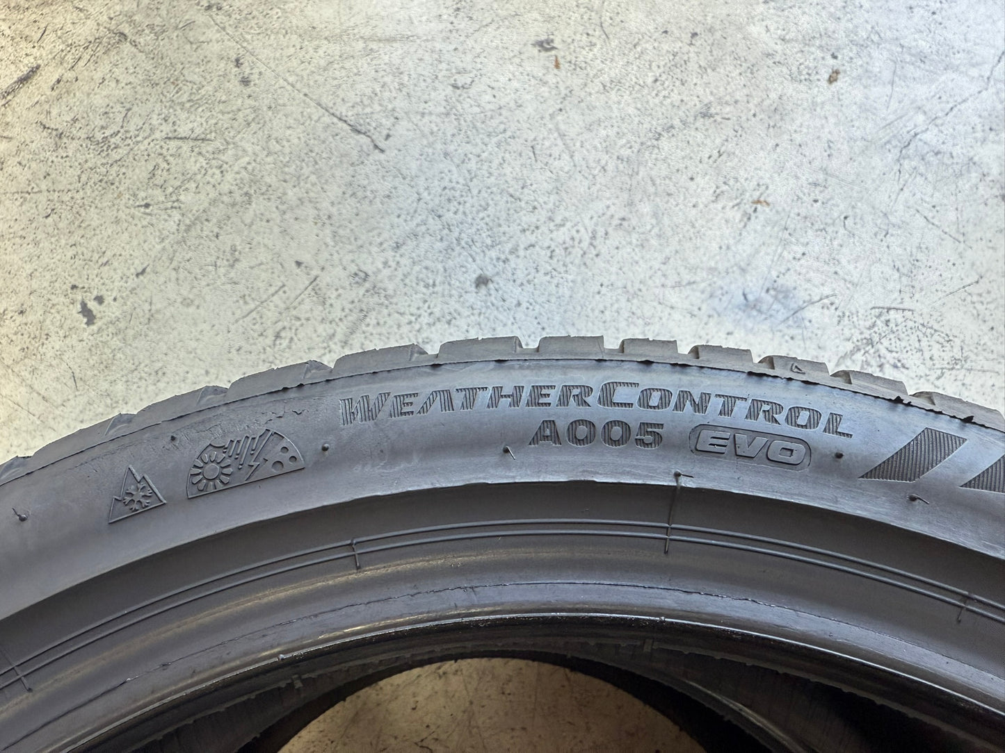 Usato: 2 Gomme 225/40R18 92Y XL Bridgestone 4 Stagioni 80% residui