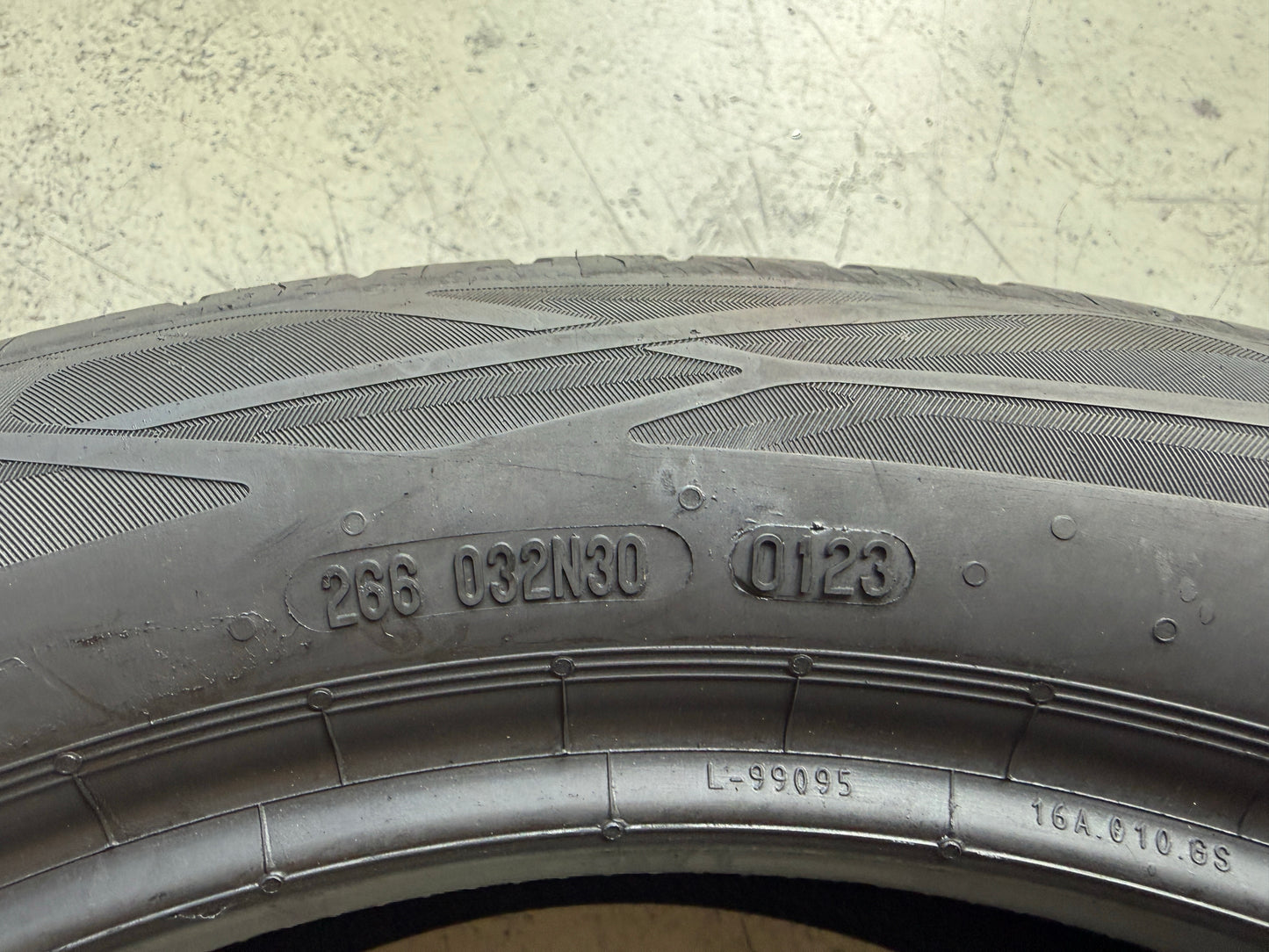Usato: 4 Pneumatici Continental EcoContact 6 EVc 215/50R18 96V XL Estivi 90% Residui DOT 2024 / 2023