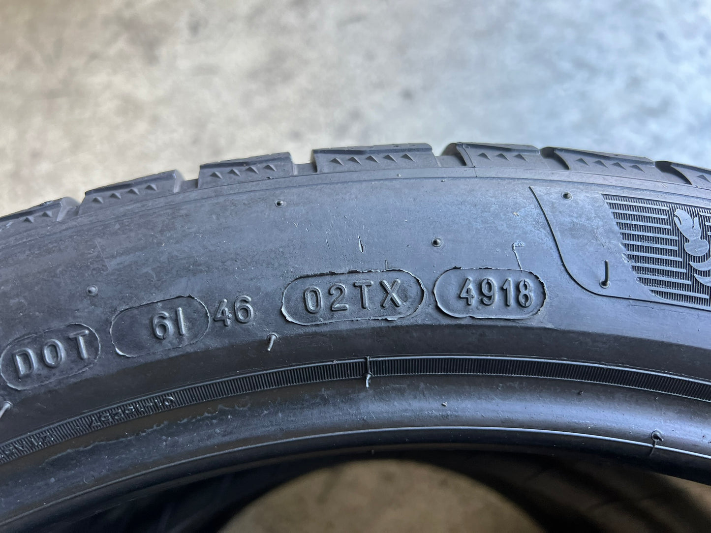 Usato: 2 Gomme 305/35R21 109V XL Michelin Invernali 80% residui