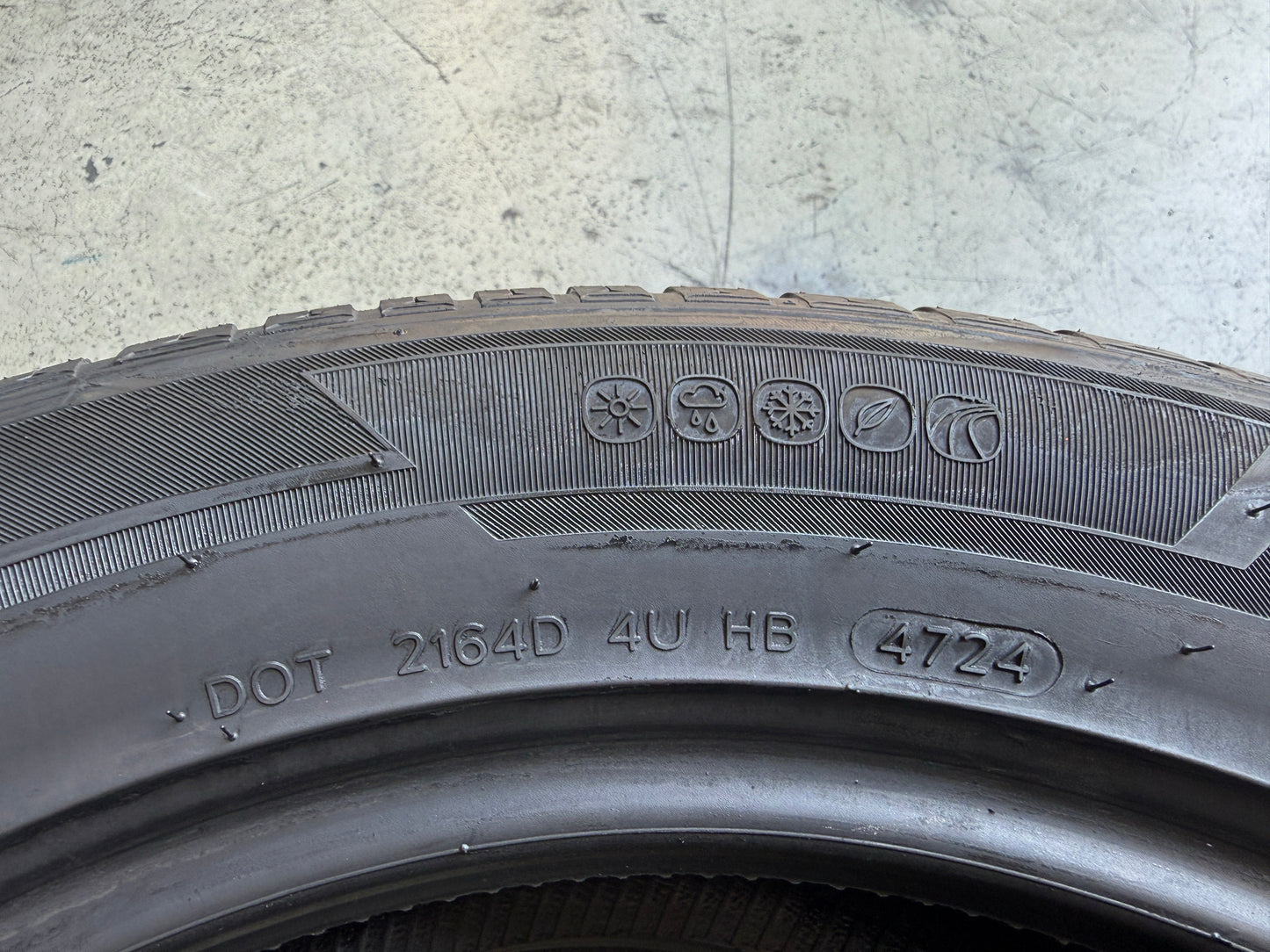 Usato: 2 Pneumatici Hankook Kinergy 4S² X 235/55R18 104V XL Quattro Stagioni 85% Residui