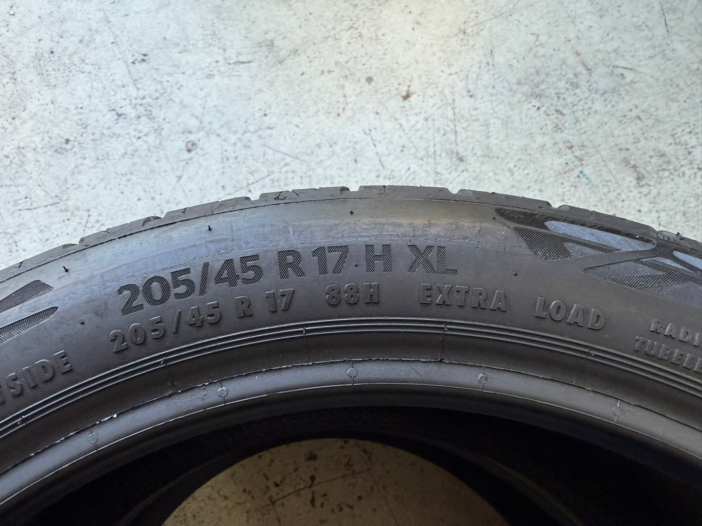 Usato: 2 Gomme 205/45R17 88H XL Continental Estive 85% residui