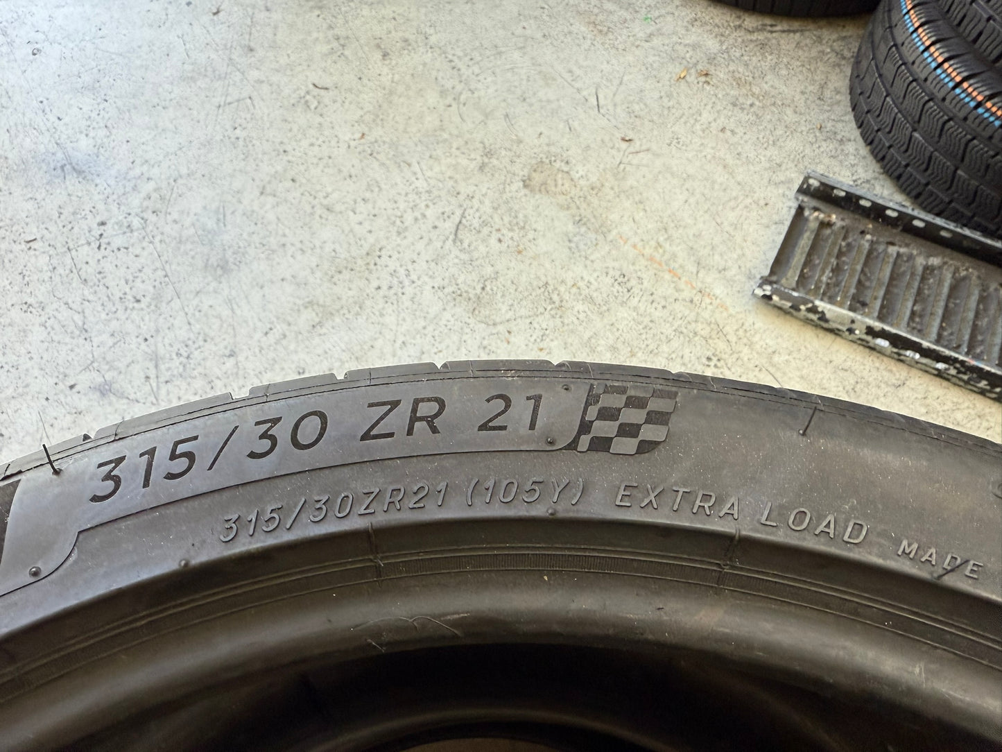 Usato: 2 Gomme 315/30R21 105Y XL N0 Michelin Estive 85% residui