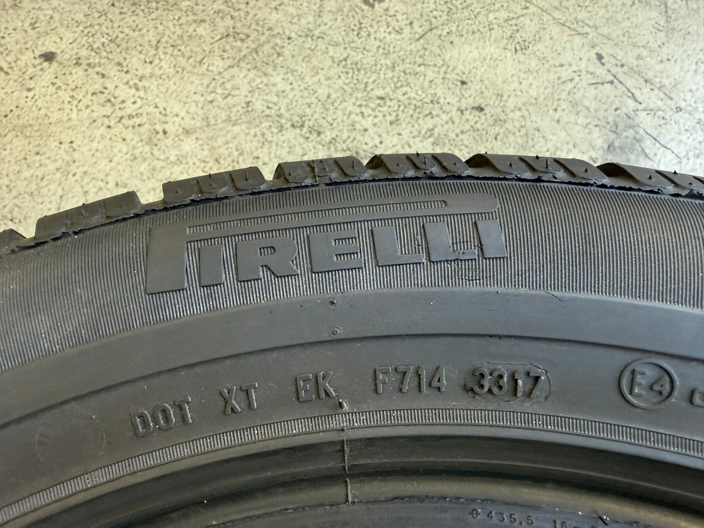 Usato: 4 Gomme 235/55R17 99V MO Pirelli Invernali 85% residui