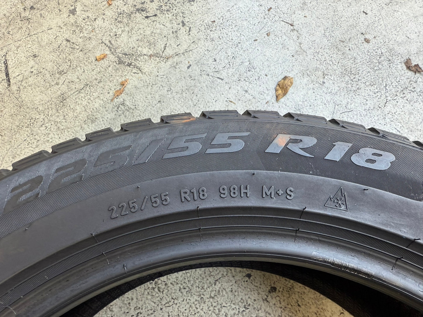 Usato: 2 Gomme 225/55R18 98H Pirelli Invernali 70% residui