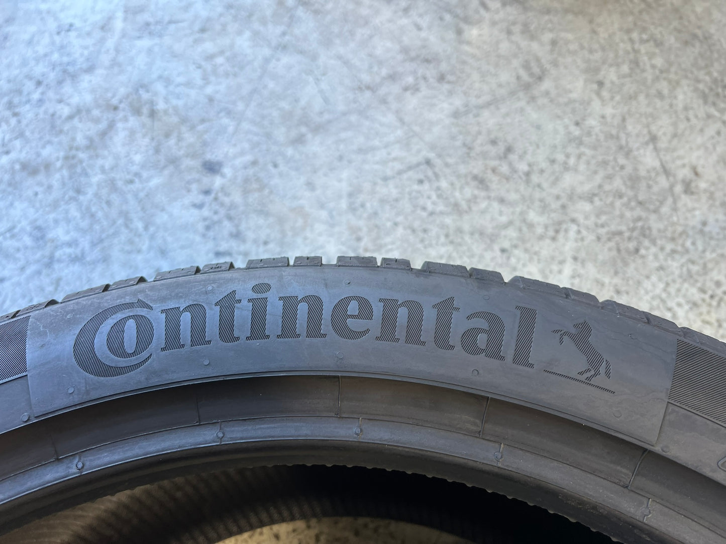Usato: 4 Gomme 295/35R21 e 265/40R21 Continental invernali 90-95% residui