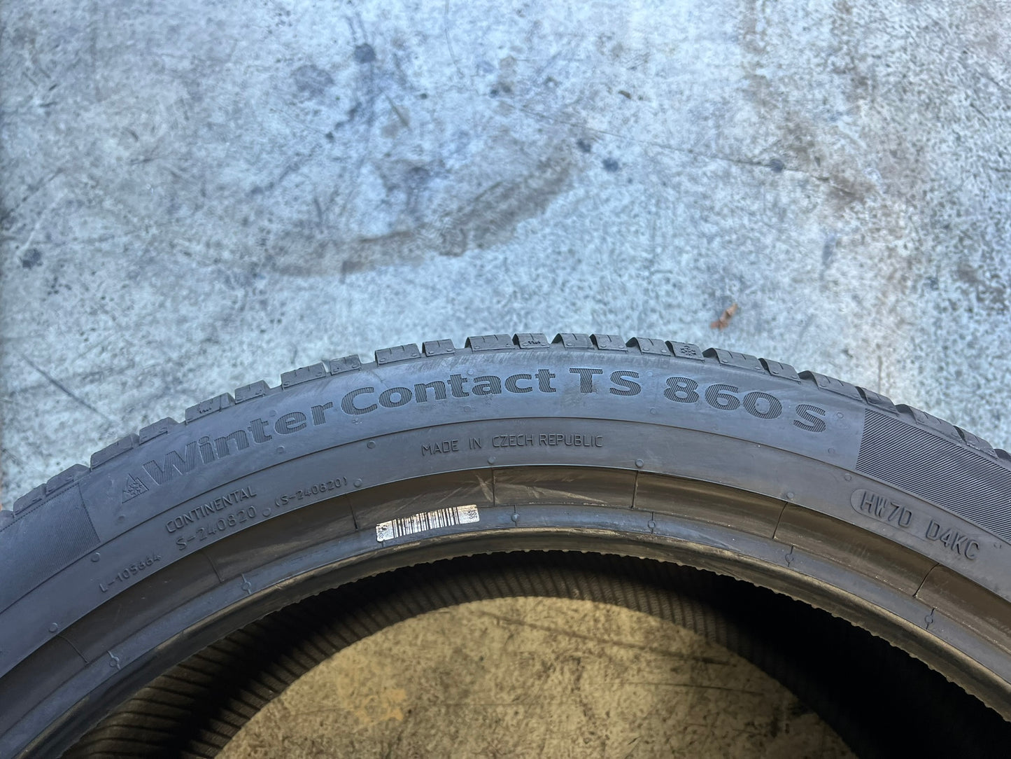 Usato: 4 Gomme 295/35R21 e 265/40R21 Continental invernali 90-95% residui