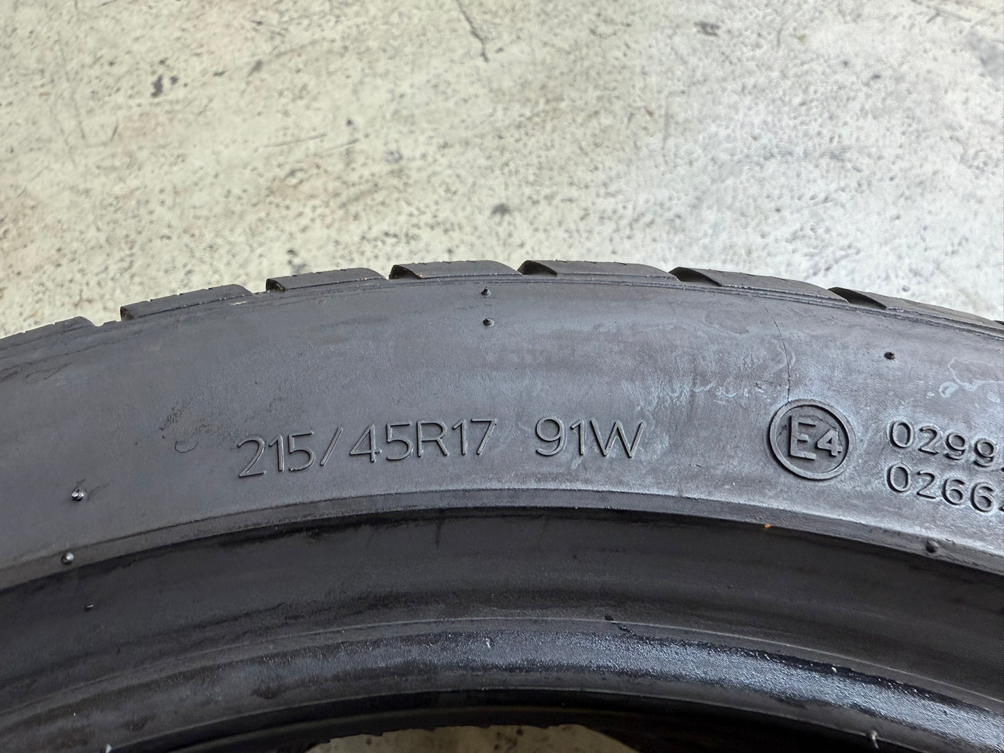 Usato: 2 Gomme 215/45R17 91W XL Hankook Invernali 80% residui