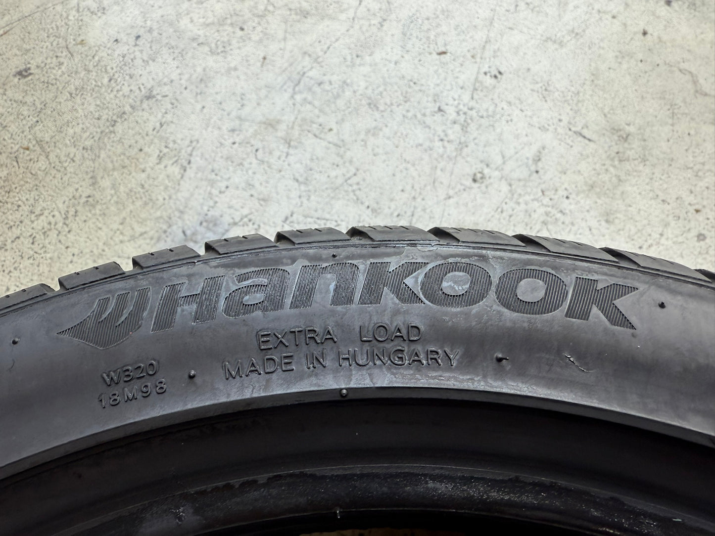 Usato: 2 Gomme 215/45R17 91W XL Hankook Invernali 80% residui