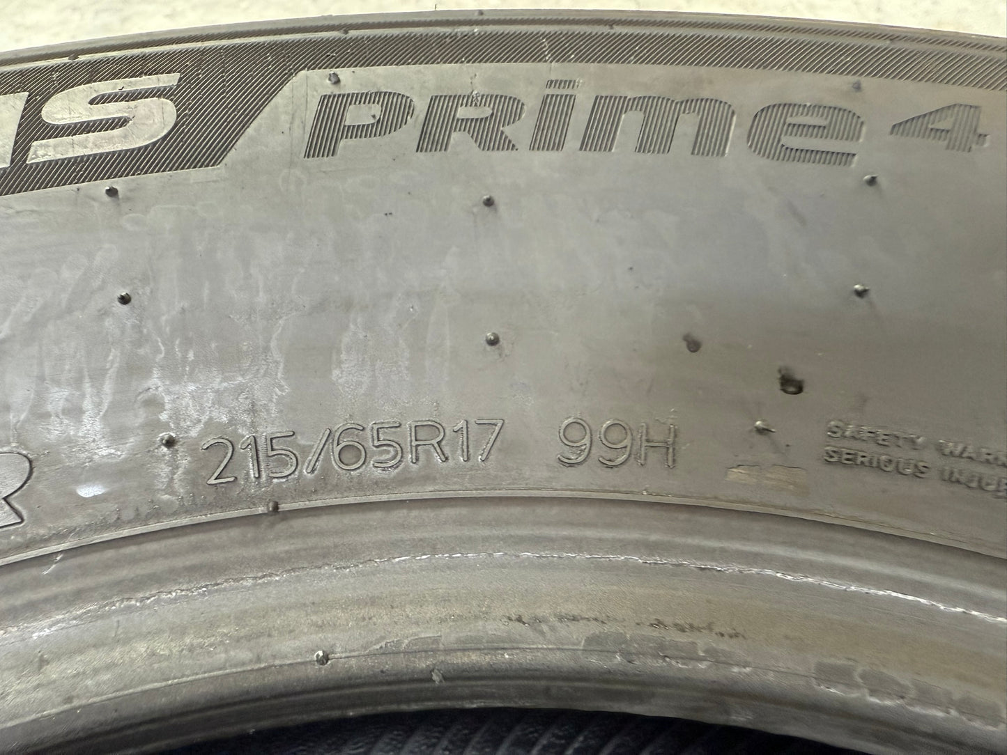 Usato: 2 Gomme 215/65R17 99H Hankook Estive 85% residui