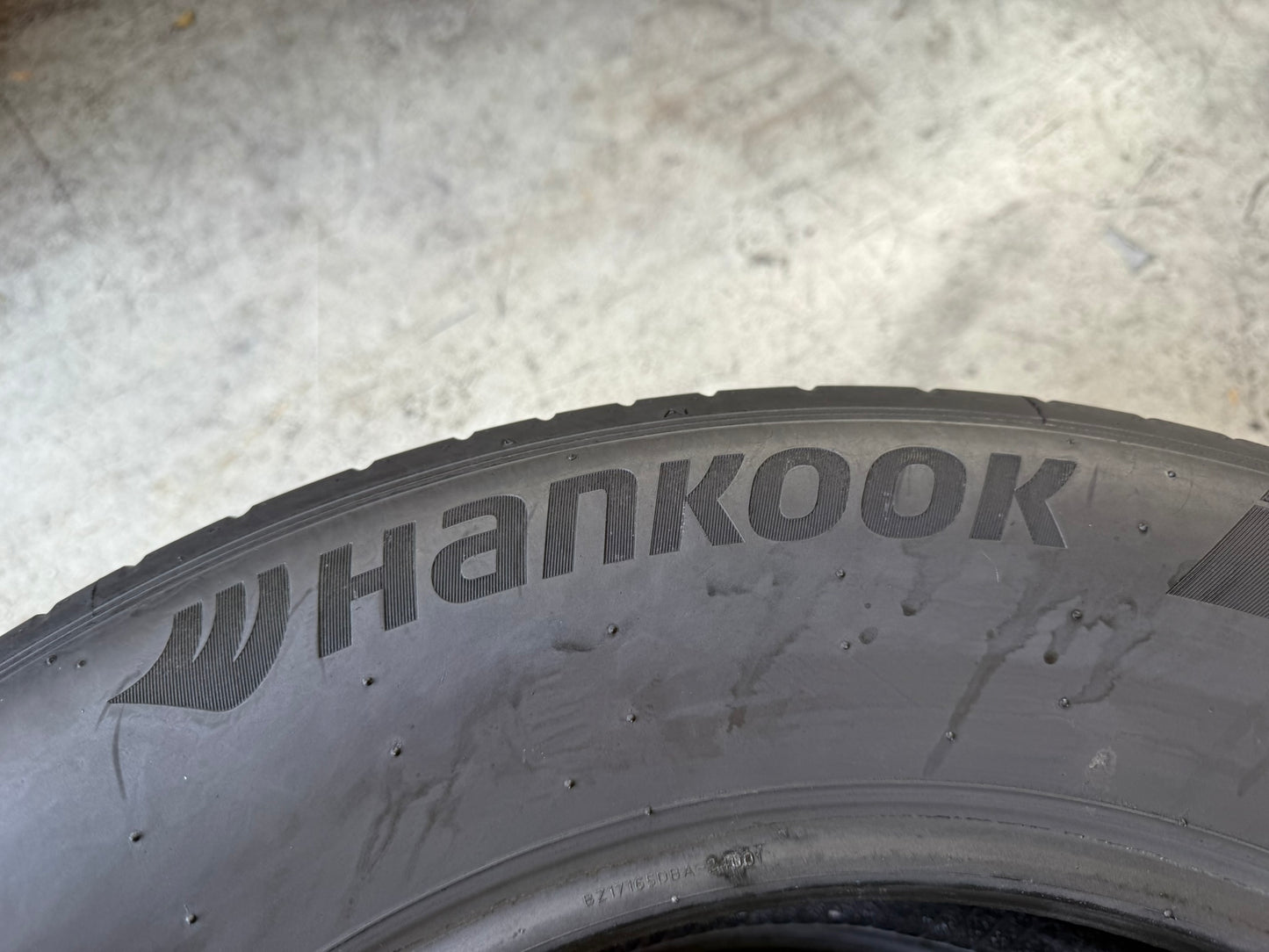 Usato: 2 Gomme 215/65R17 99H Hankook Estive 85% residui