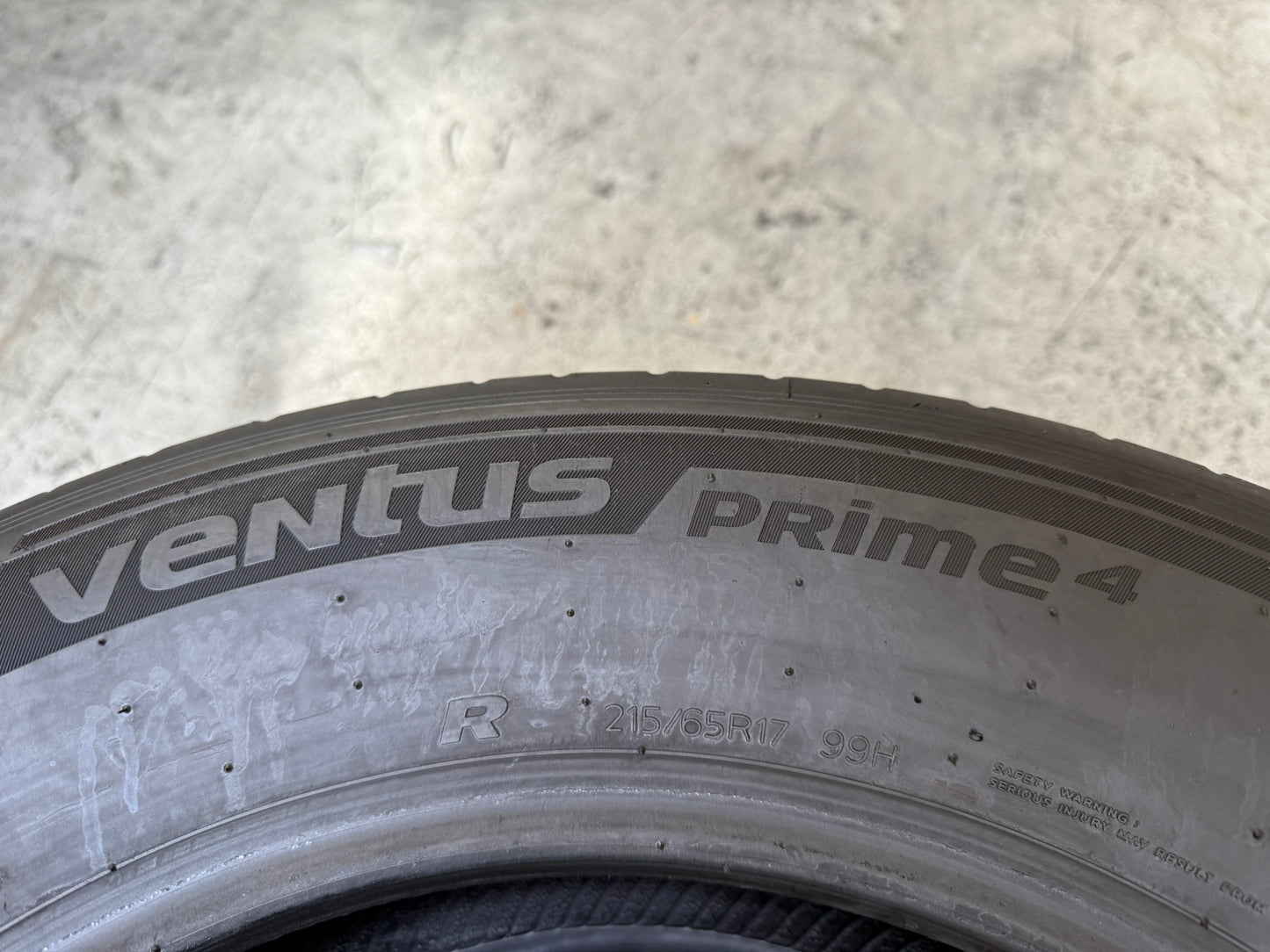 Usato: 2 Gomme 215/65R17 99H Hankook Estive 85% residui