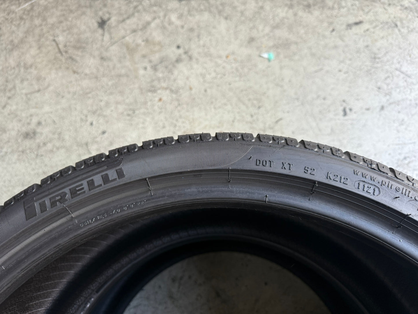 Usato: 2 Gomme 245/35R20 95W XL Pirelli Invernale 80% residui