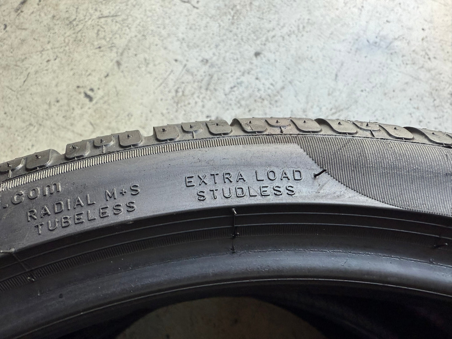 Usato: 2 Gomme 245/35R20 95W XL Pirelli Invernale 80% residui