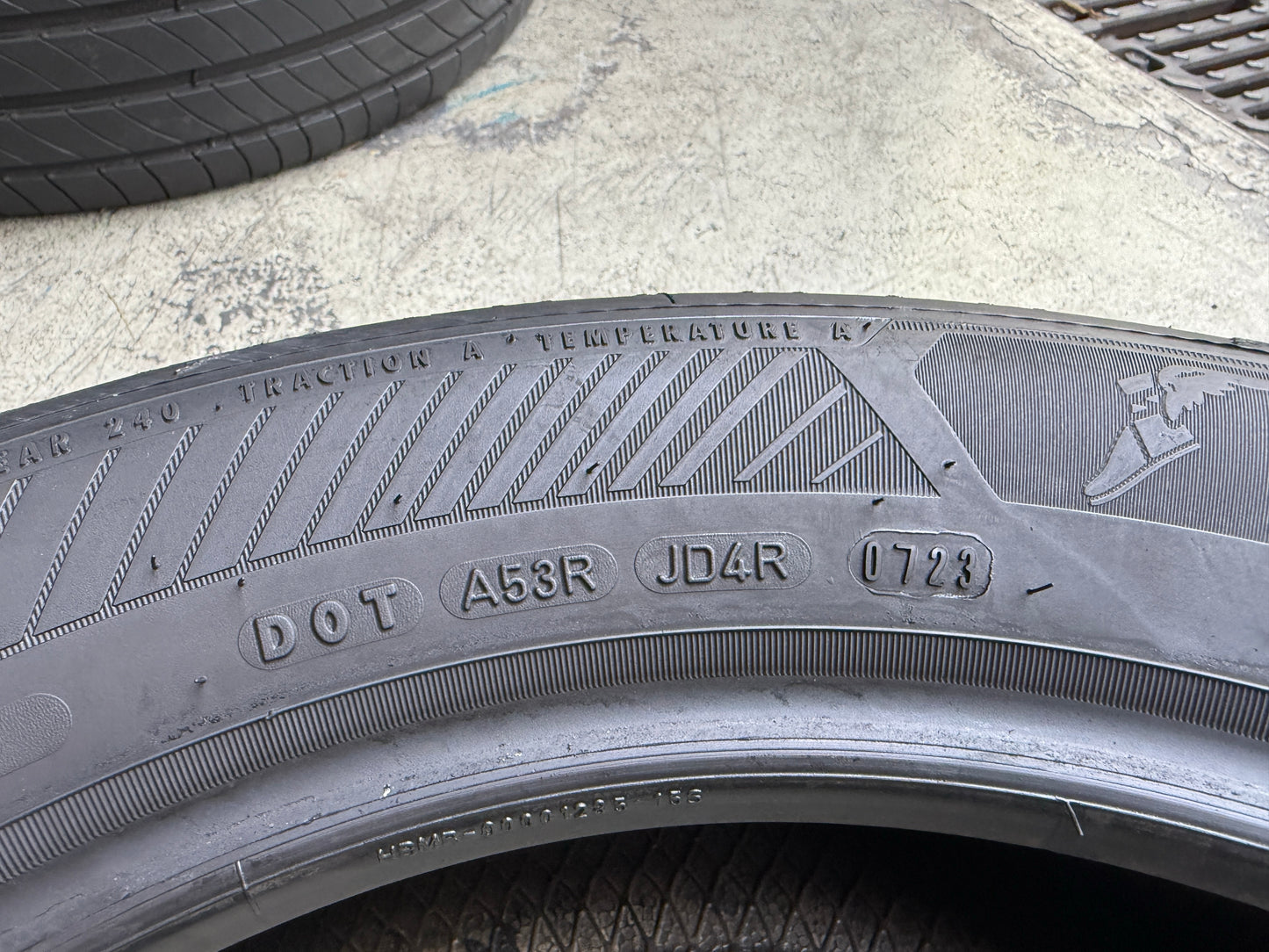 Usato: 4 Pneumatici Goodyear EfficientGrip Performance 2 215/55R17 98W XL Estivi 90% Residui