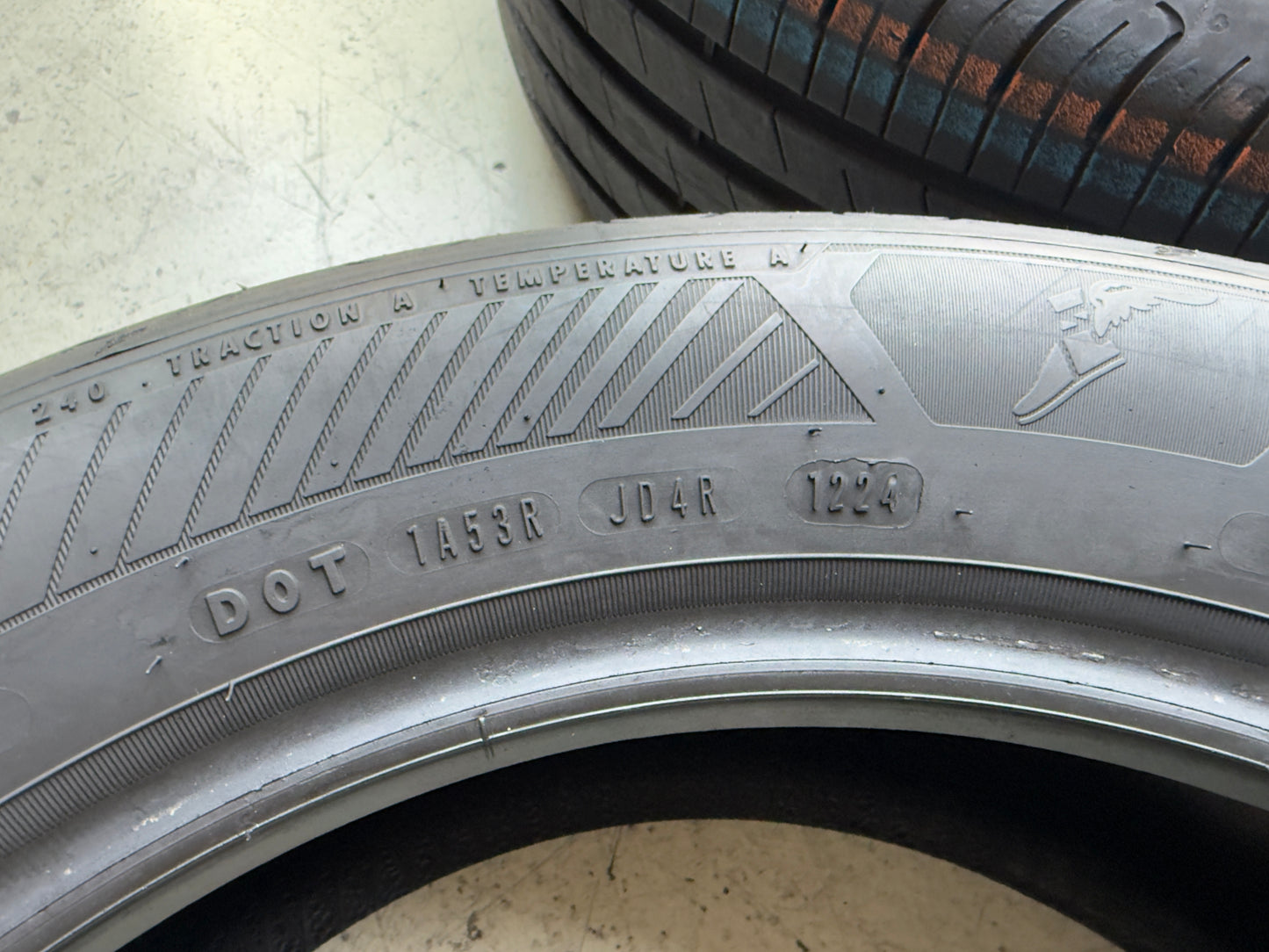 Usato: 4 Pneumatici Goodyear EfficientGrip Performance 2 215/55R17 98W XL Estivi 85% Residui