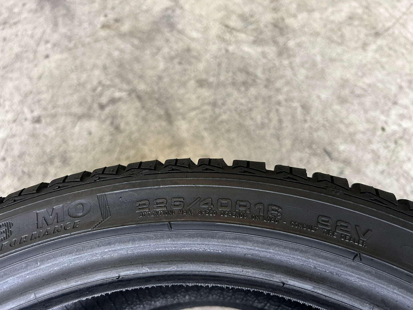 Usato: 2 Gomme 225/40R18 92V XL Goodyear invernali 90% residui