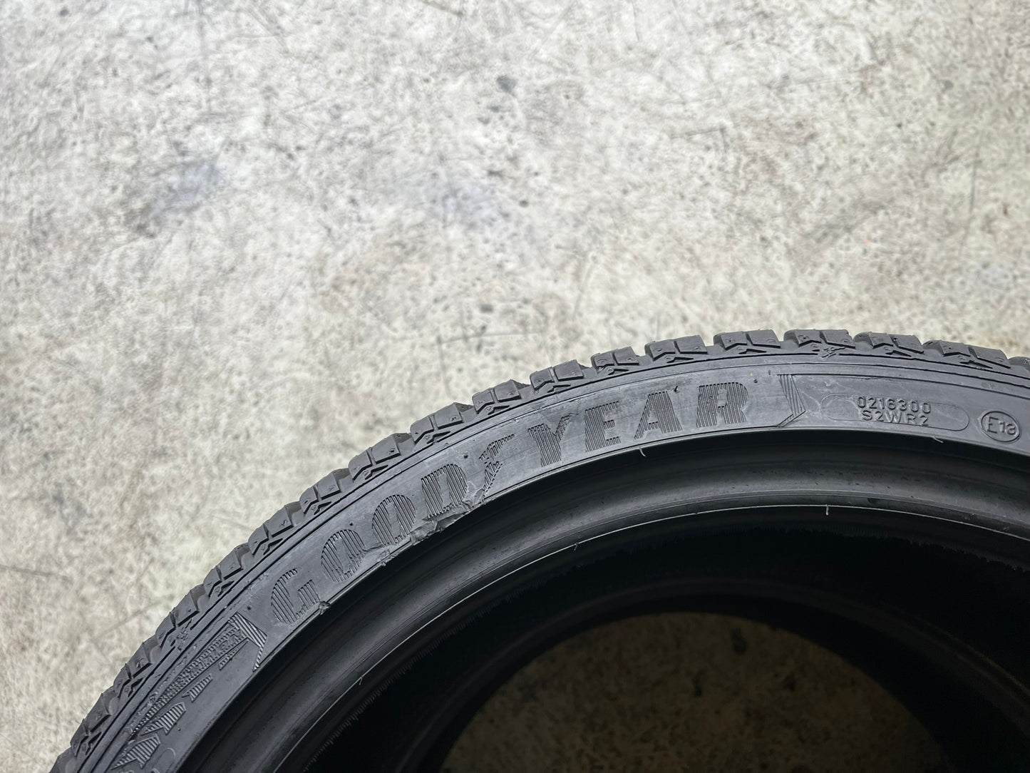 Usato: 2 Gomme 225/40R18 92V XL Goodyear invernali 90% residui