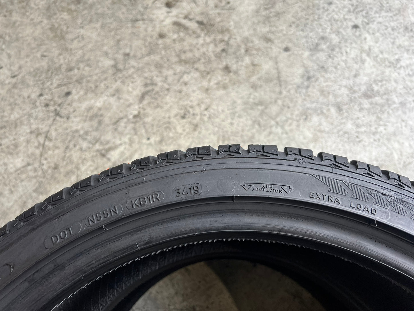 Usato: 2 Gomme 225/40R18 92V XL Goodyear invernali 90% residui