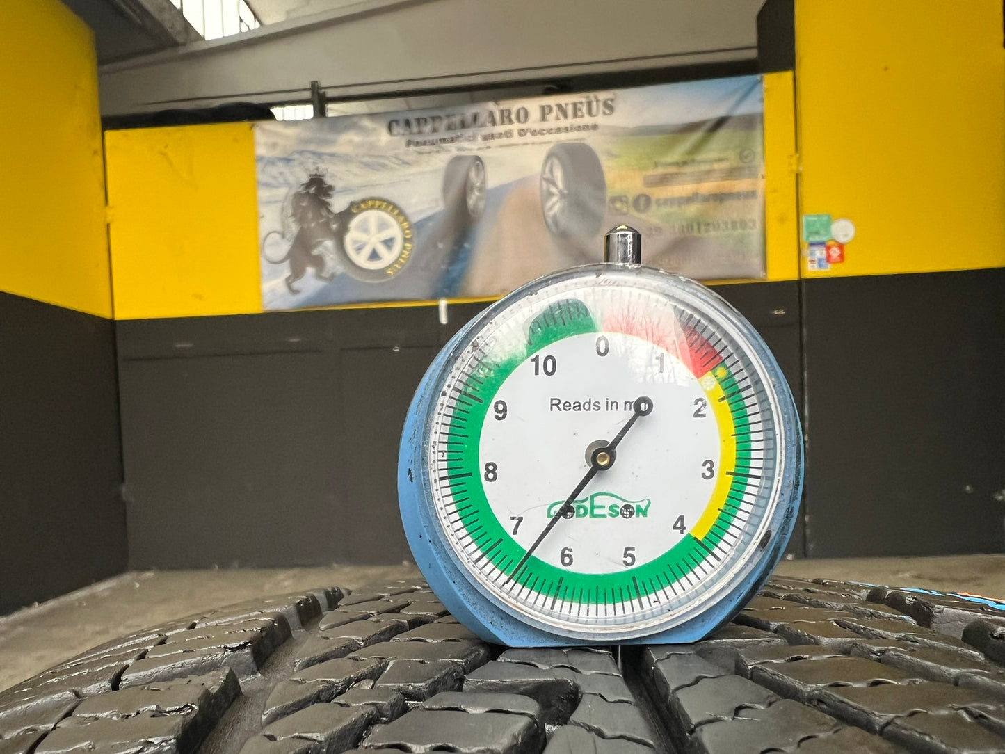Usato: 2 Gomme 225/40R18 92V XL Goodyear invernali 90% residui