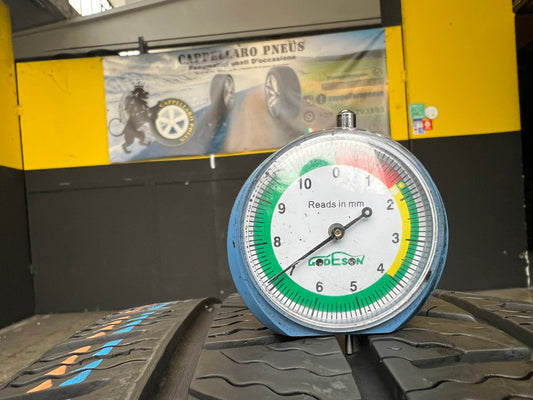 Usato: 2 Gomme 215/65R16C 109/107R Pirelli invernali 80% residui