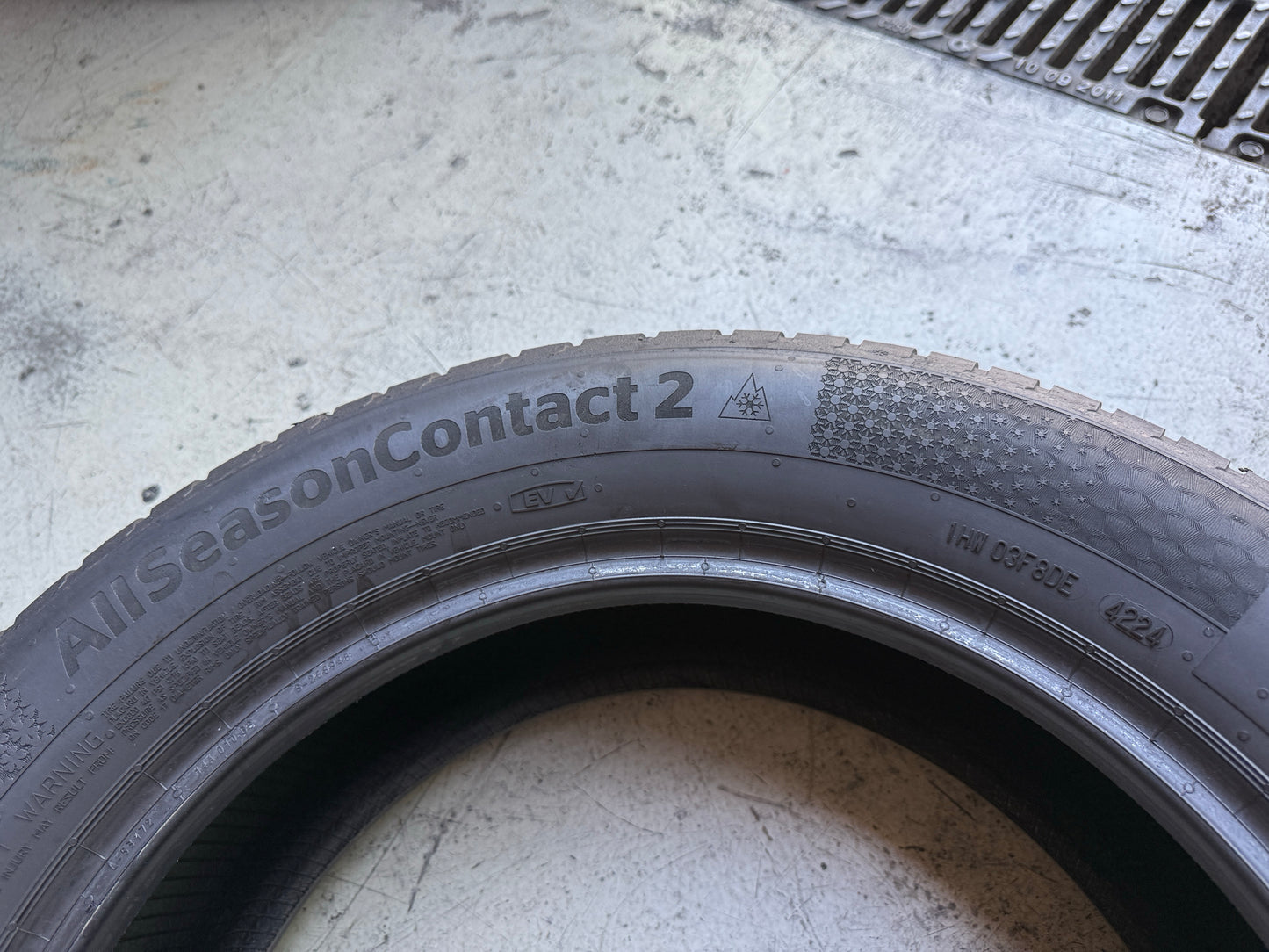 Usato: 4 Pneumatici Pirelli Powergy All Season SF / Continental AllSeasonContact 2 215/60R17 100V XL 4 Stagioni 85% Residui