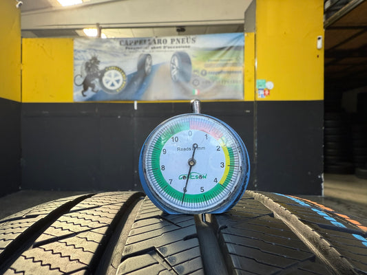 Usato: 2 Gomme 245/45R19 102Y XL Vredestein 4 Stagioni 85% residui