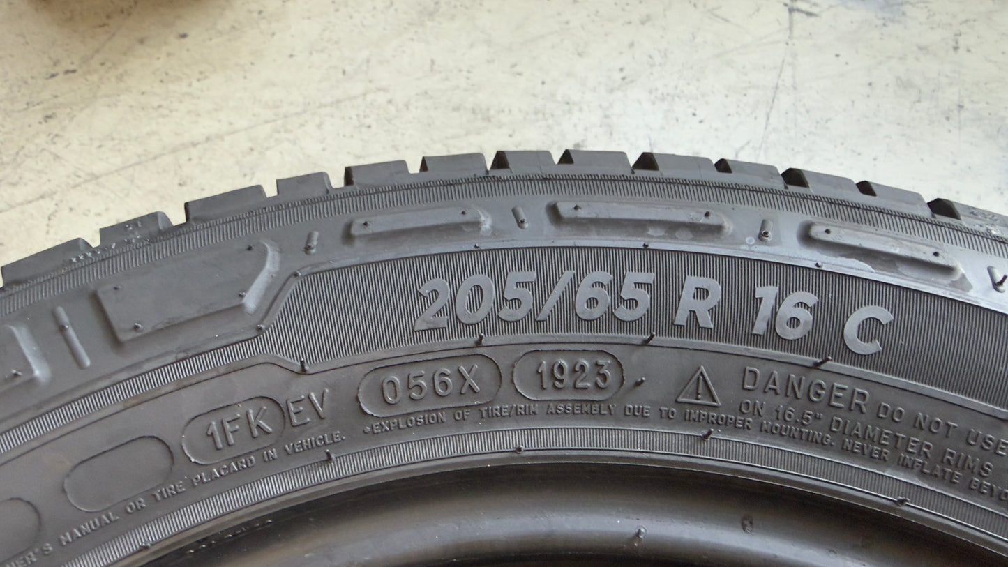 Usato: 2 Pneumatici Michelin Agilis 3 205/65R16C 107/105T 103H 8PR Estivi 80% Residui