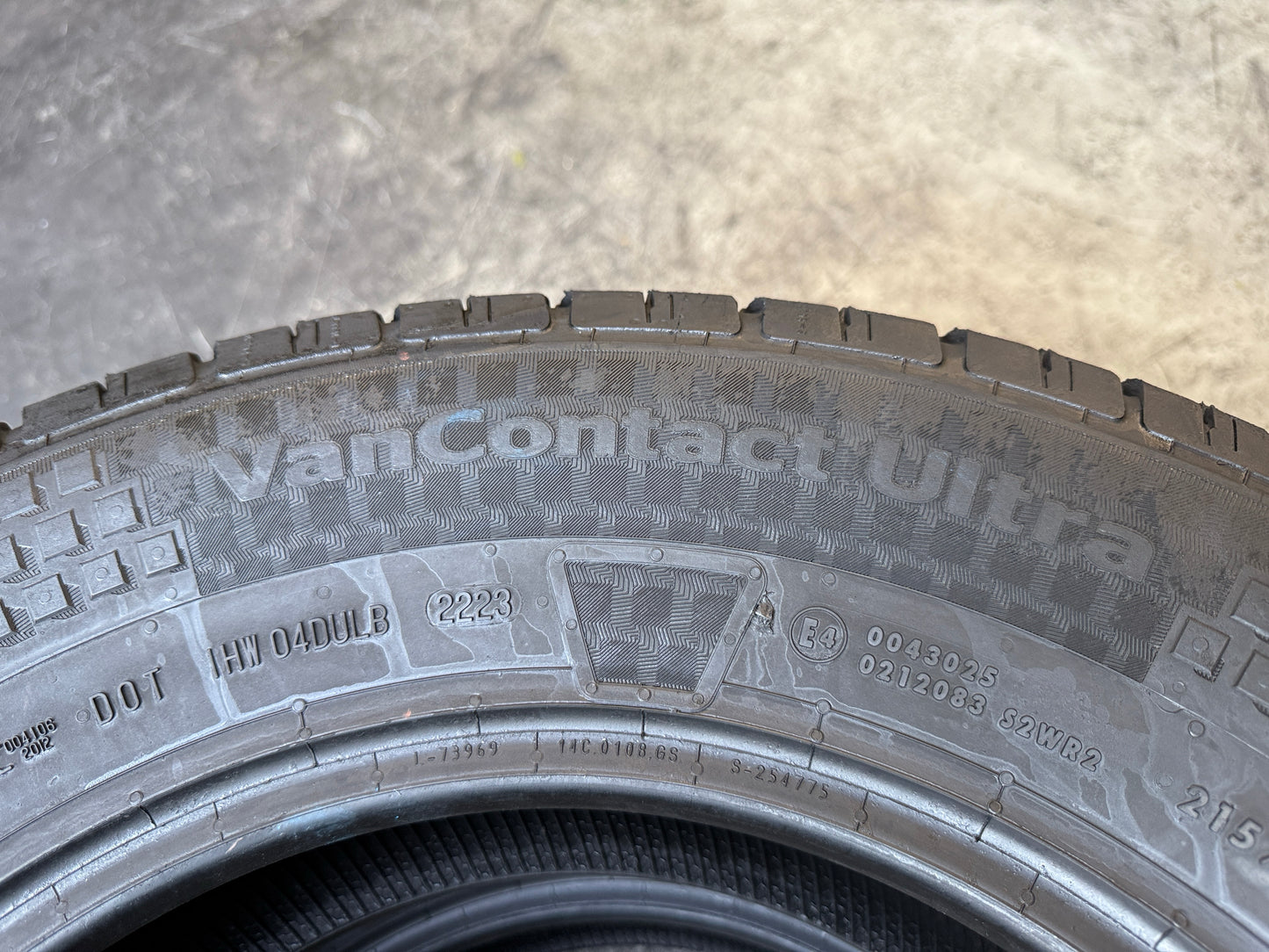 Usato: 2 Pneumatici Continental VanContact Ultra 215/70R15C 109/107S 8PR EVc Estivi 80% Residui