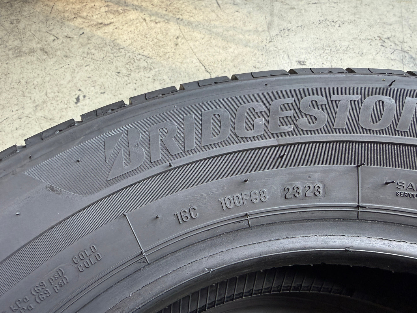 Usato: 2 Pneumatici Bridgestone Duravis Van 215/65R16C 109/107T 8PR Enliten Estivi 90% Residui