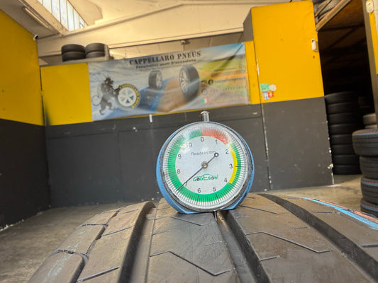 Usato: 2 Pneumatici Bridgestone Duravis Van 215/65R16C 109/107T 8PR Enliten Estivi 90% Residui