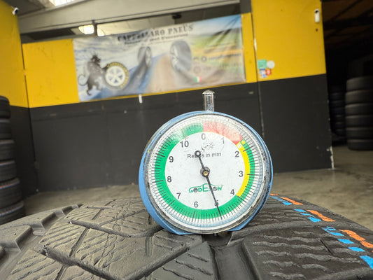 Usato: 2 Gomme 255/40R20 101W XL Pirelli Invernali 80% residui