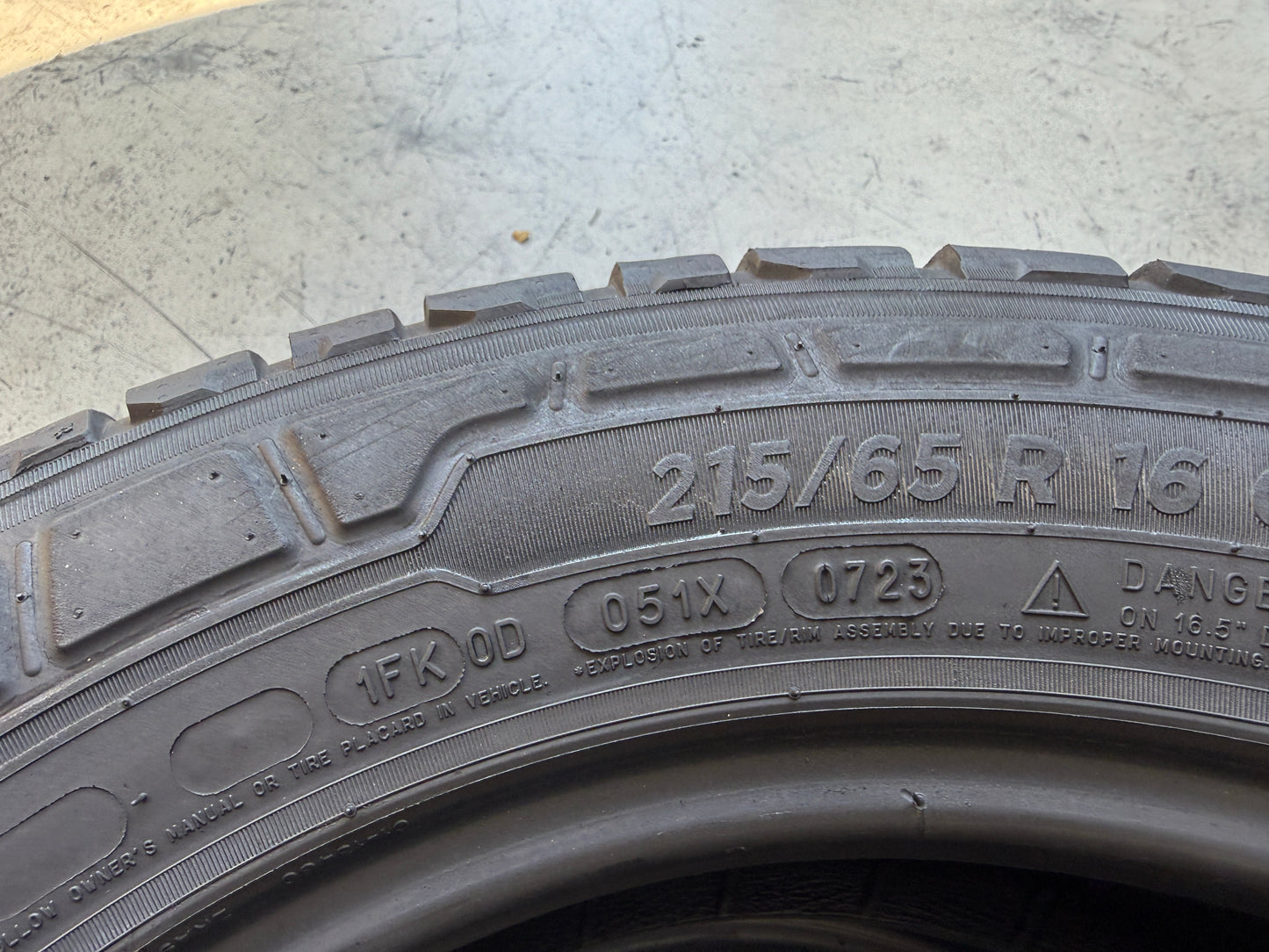 Usato: 2 Pneumatici Michelin Agilis CrossClimate 215/65R16C 106/104T 6PR 4 Stagioni 75% Residui