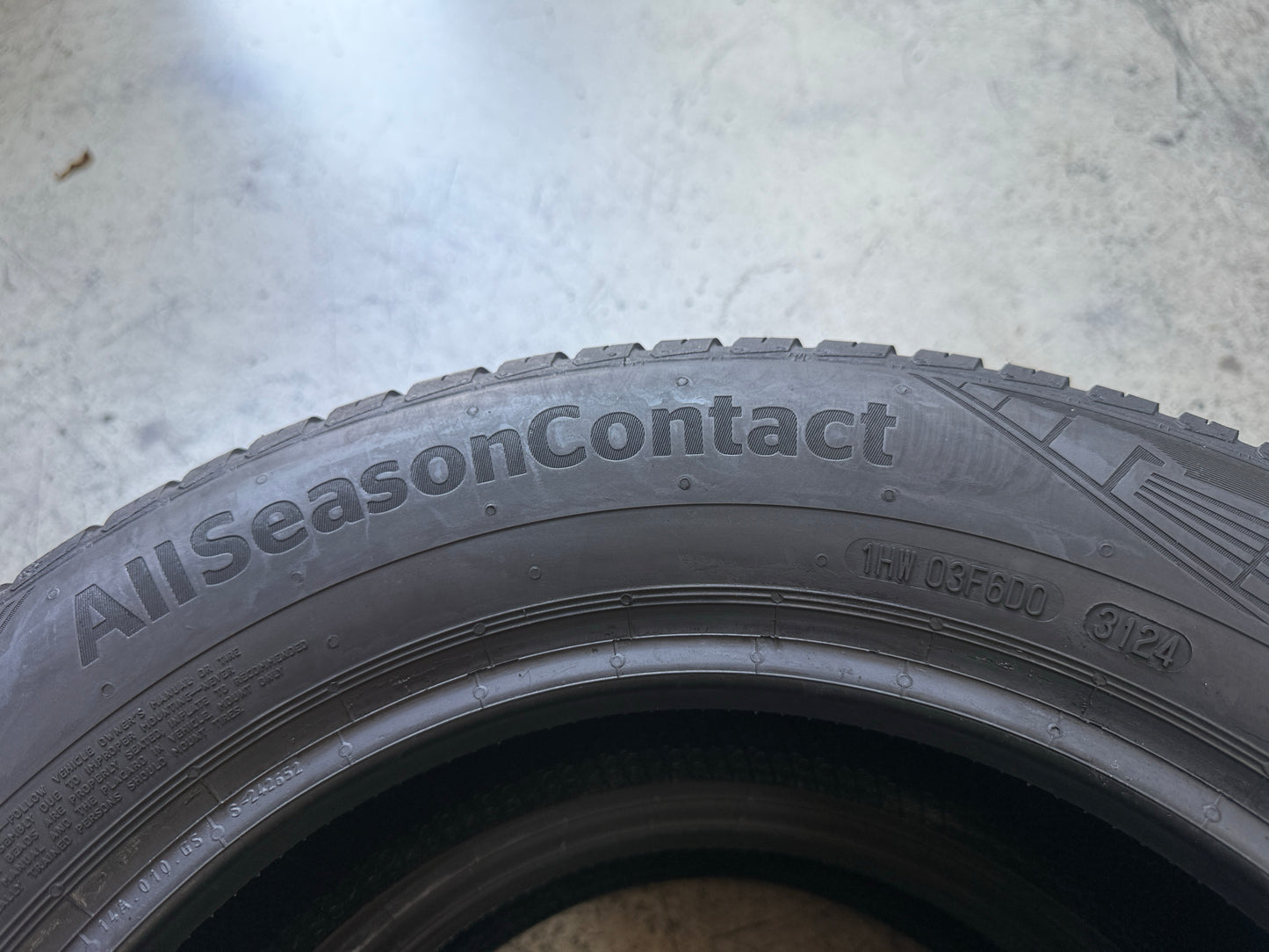 Usato: 2 Pneumatici Continental AllSeasonContact 165/70R14 85T XL EVc 4 Stagioni 85% Residui