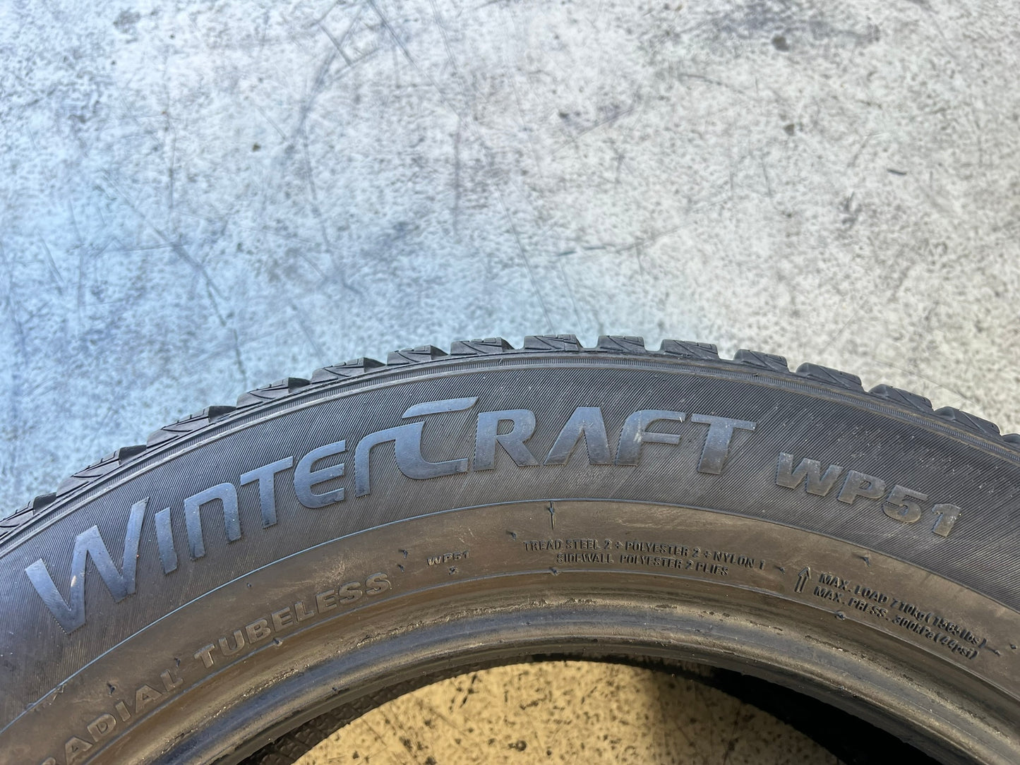 Usato: 4 Gomme 215/60R17 96H Kumho invernali 85% residui