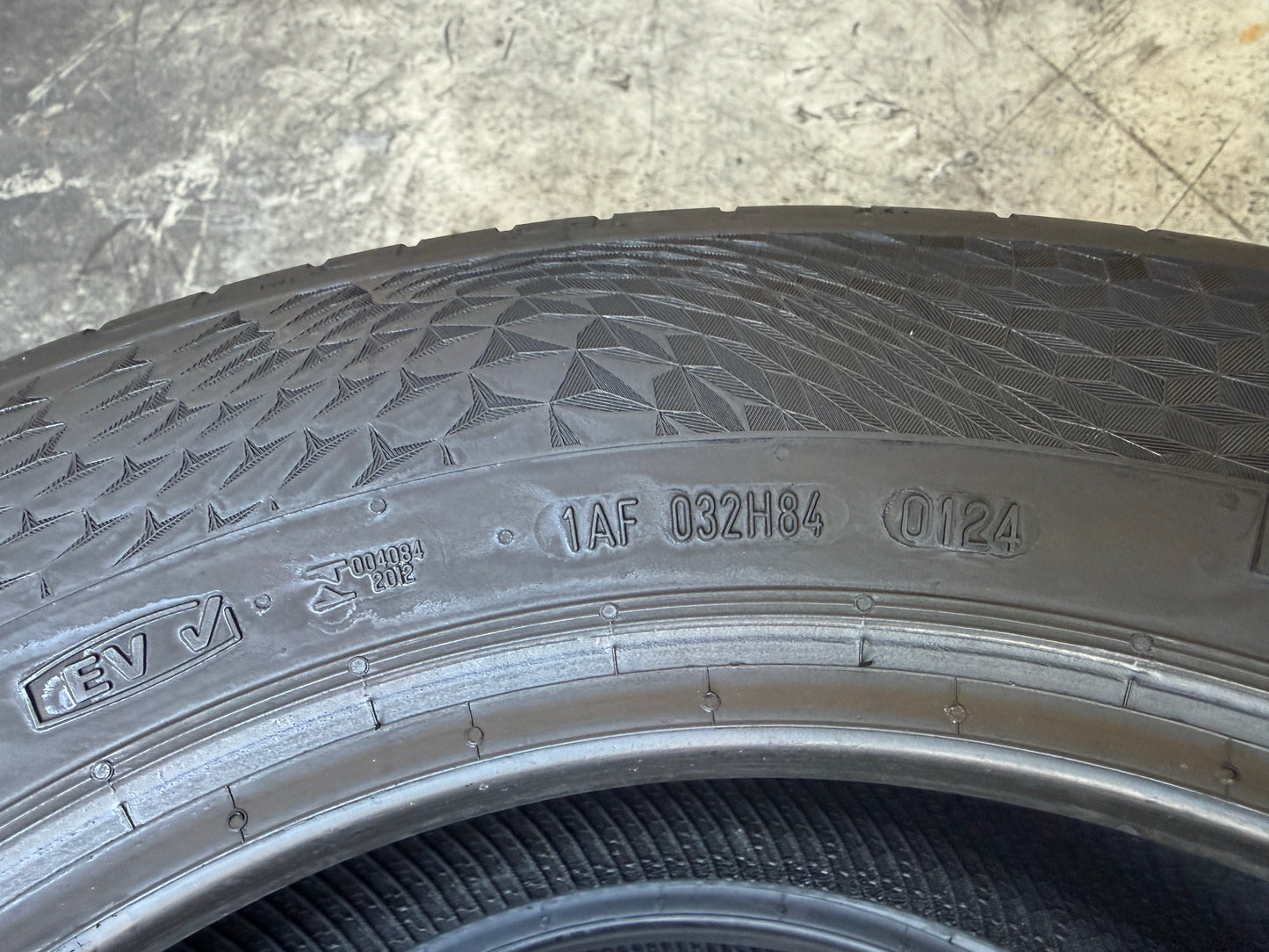 Usato: 2 Pneumatici Continental UltraContact 185/65R15 92T XL EVc Estivi 80% Residui