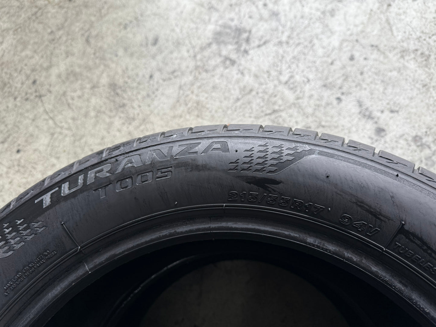 Usato: 2 Gomme 215/55R17 94V Bridgestone estive 80% residui
