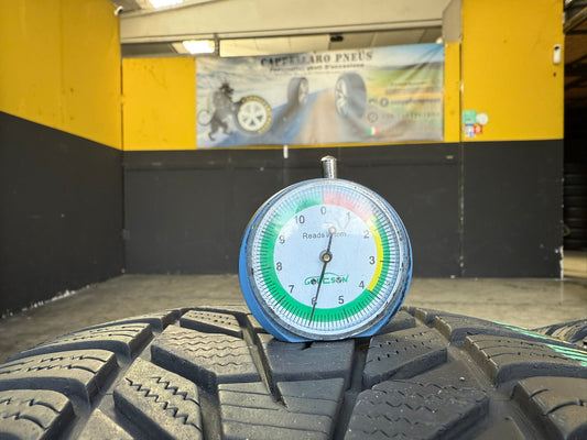 Usato: 4 Gomme 235/40R19 96V XL Hankook Invernali 75-85% residui