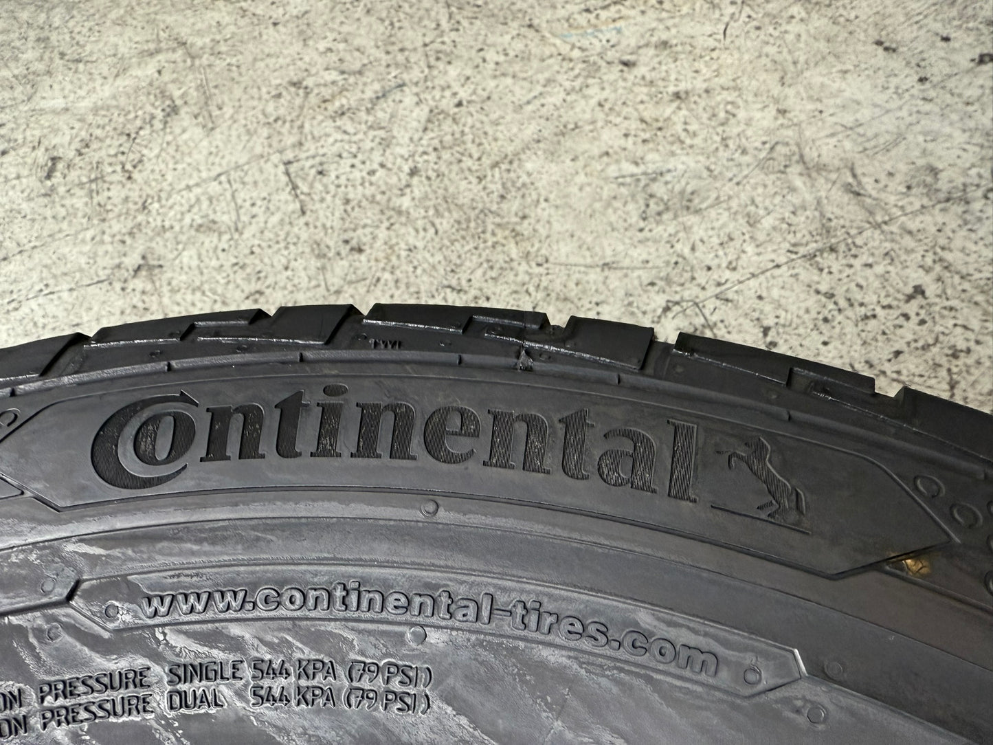 Usato: 4 Gomme 215/65R16 C 109/107T Continental Estive 90% residui