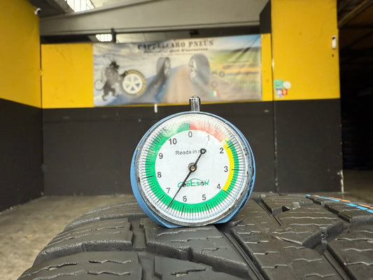 Usato: 2 Gomme 215/65R16C 109/107T Nokian Tyres Invernali 80% residui