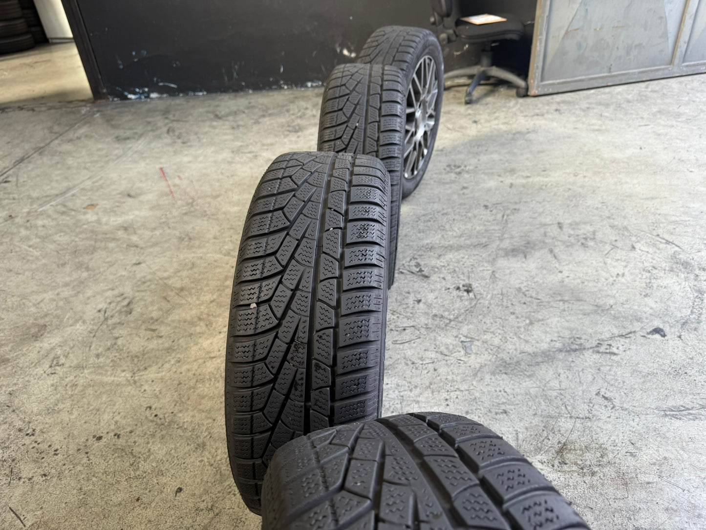 Cerchi in Lega Momo 16 con Pneumatici Invernali in Omaggio