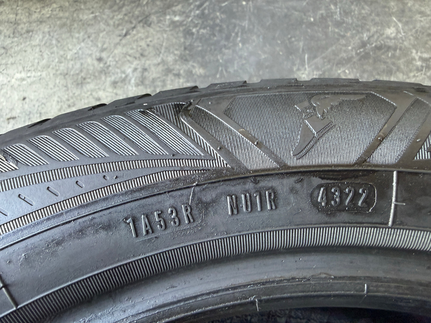 Usato: 2 Pneumatici Goodyear Vector 4Seasons Gen-3 215/55R17 98W XL 4 Stagioni 80% Residui