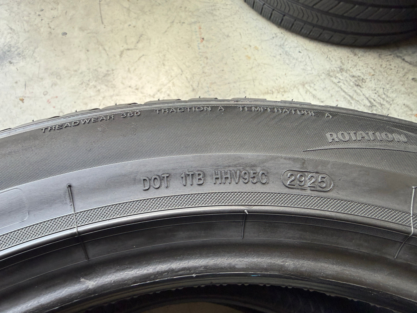 Usato: 2 Pneumatici Sentury Seasonsdragon 2 275/45R21 110W XL 4 Stagioni 95% Residui