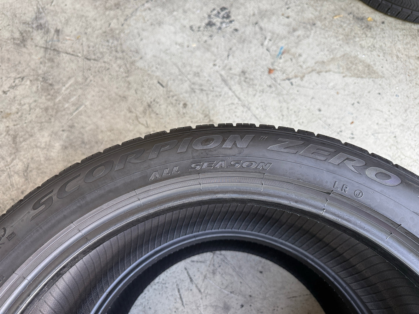 Usato: 2 Pneumatici Pirelli Scorpion Zero All Season 265/45R21 104W J LR M+S 80% Residui