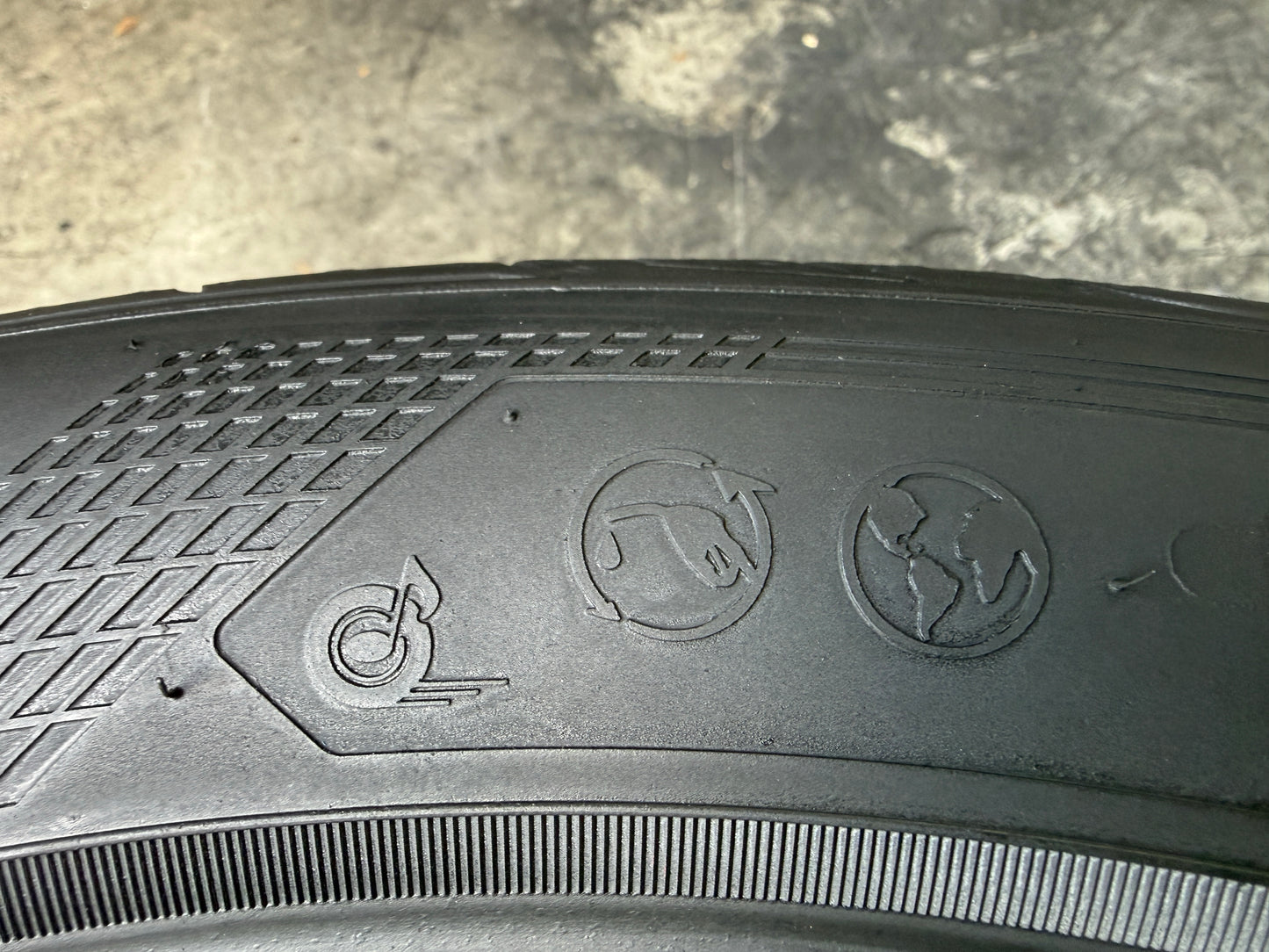 Usato: 2 Pneumatici Goodyear Eagle F1 Asymmetric 5 265/40R21 105H XL MOE SCT EVR Estivi 95% Residui
