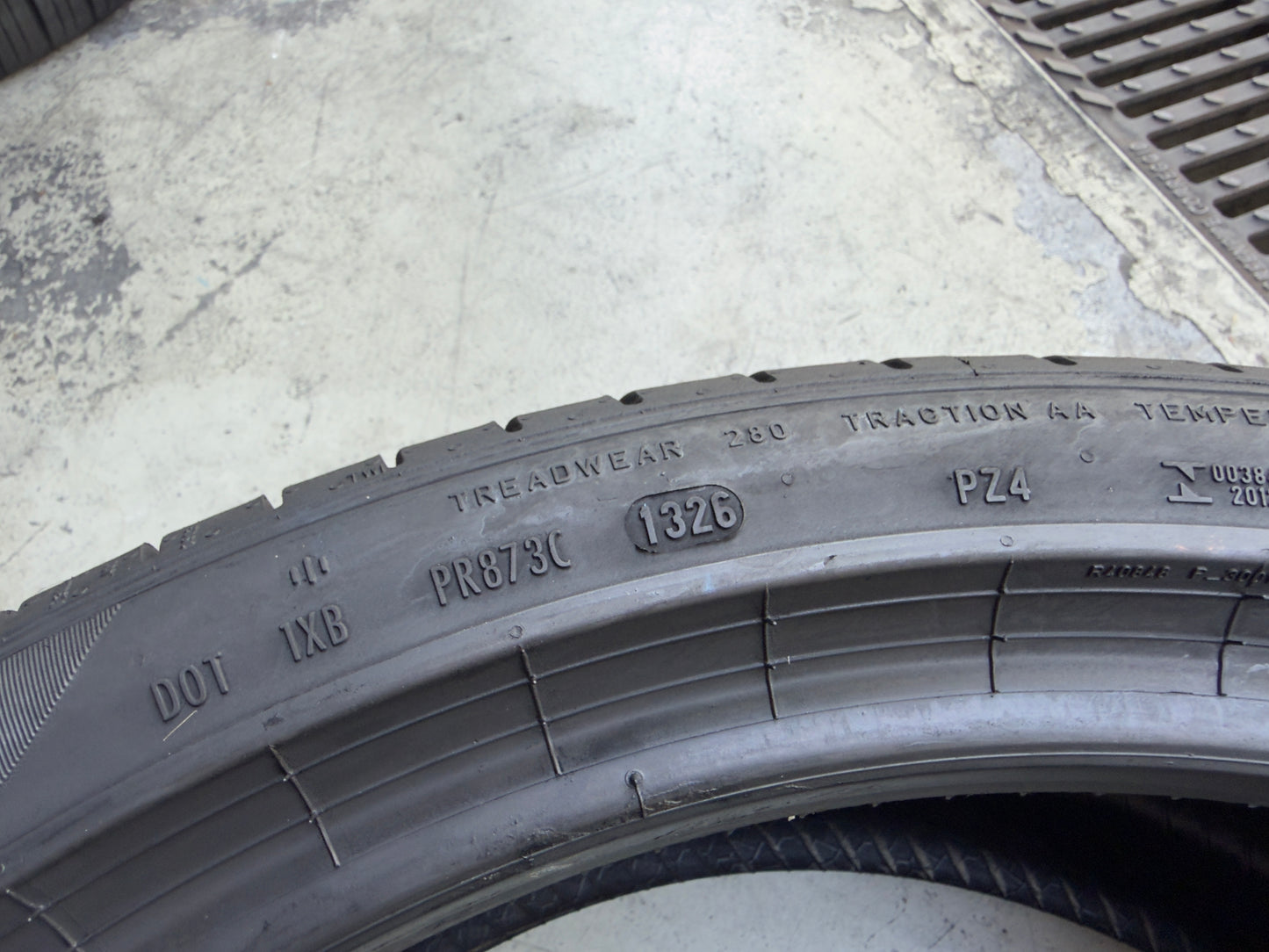 Usato: 4 Pneumatici Pirelli P Zero PZ4 275/35R22 104Y + 315/30R22 107Y XL Estive 90% Residui DOT 2026