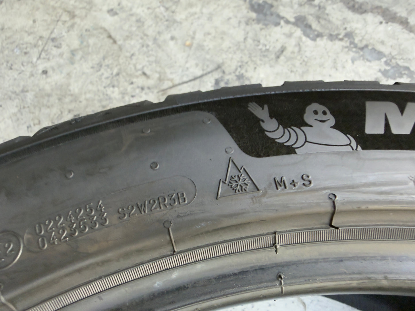 Usato: 4 Pneumatici Michelin CrossClimate 3 Sport FRV 265/40R21 105Y + 295/35R21 107Y XL 4 Stagioni 90% Residui