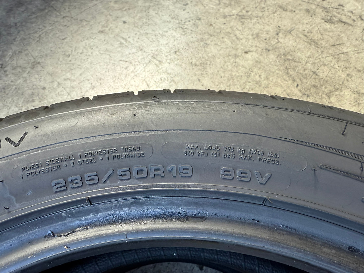 Usato: 2 Gomme 235/50R19 99V Dunlop Estivi 95% Residui